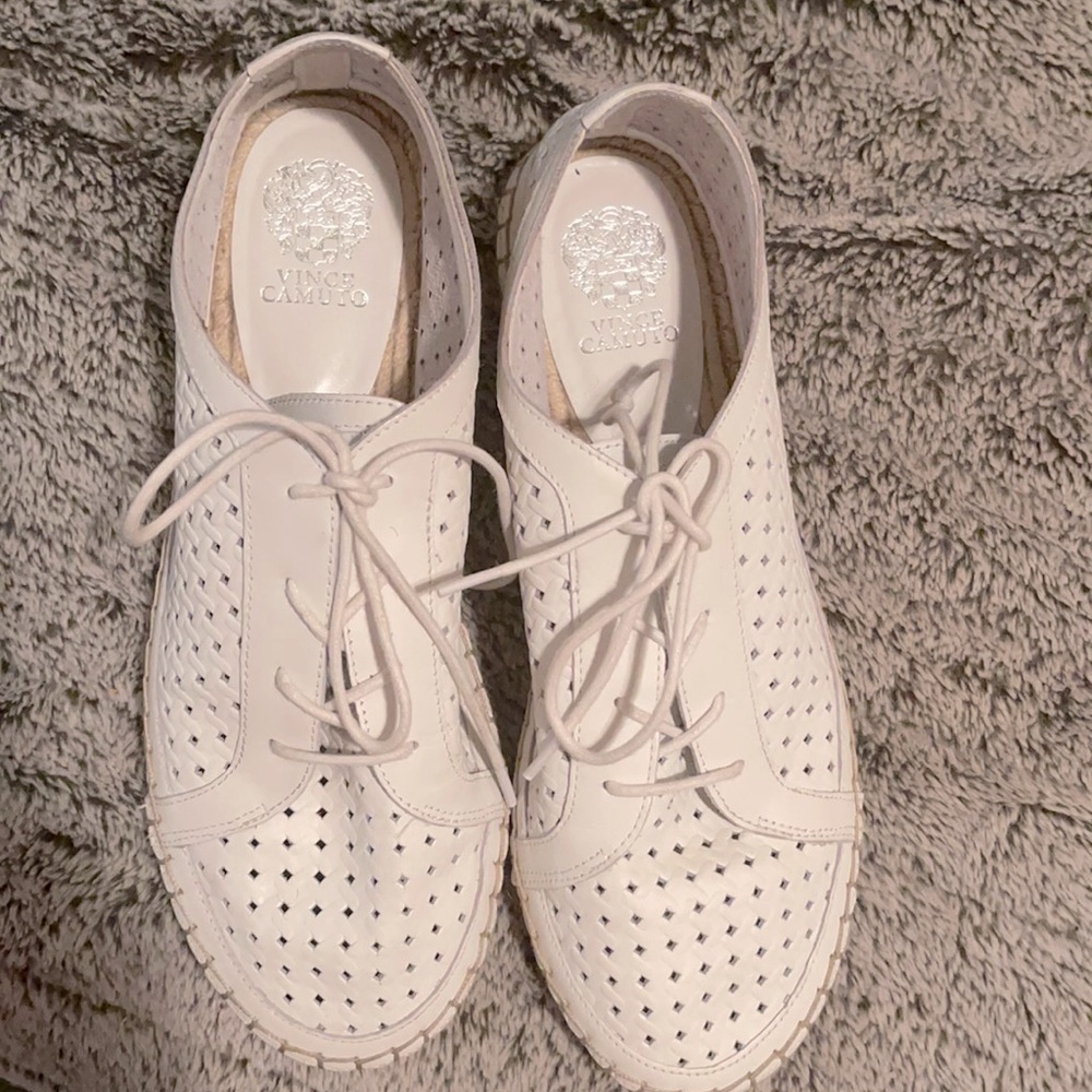 🚨🚨Vince Camuto White Shoes